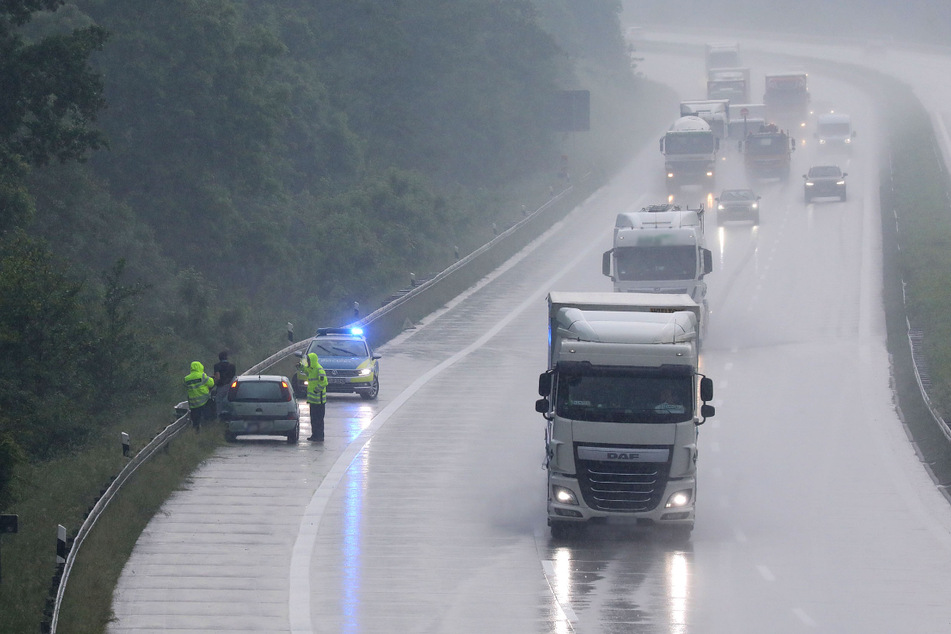 Unfall A4: Aquaplaning-Gefahr und Unfälle nach starkem Regen auf A4: "Fahren Sie besonders vorsichtig!"