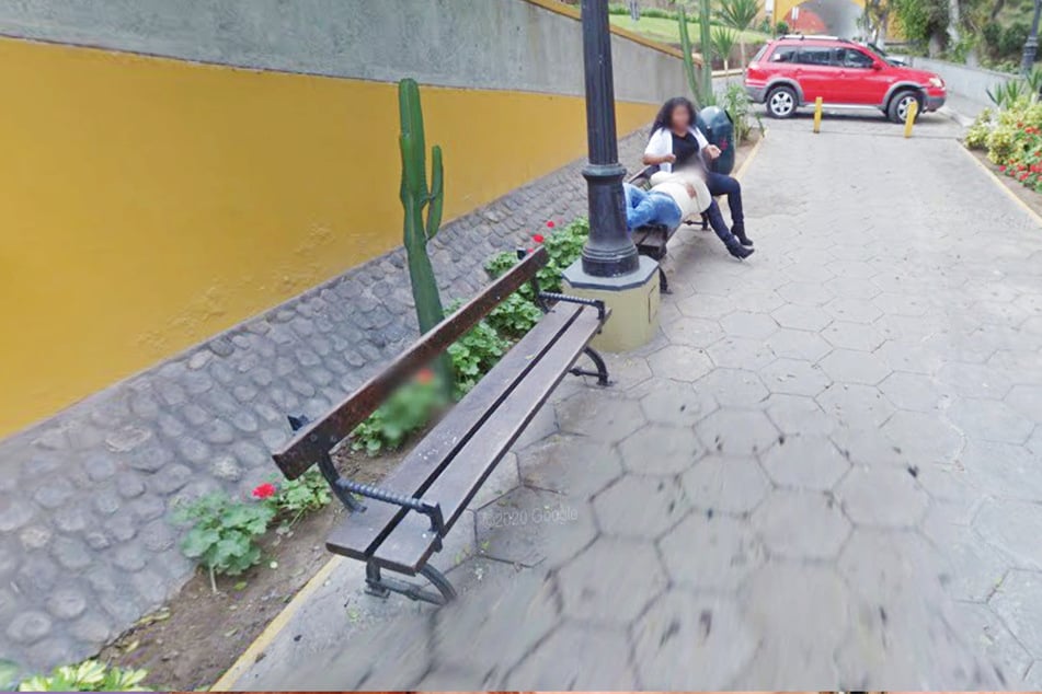 Na moście w Limie mężczyzna odkrył te dwie osoby za pomocą „Google Street View”.