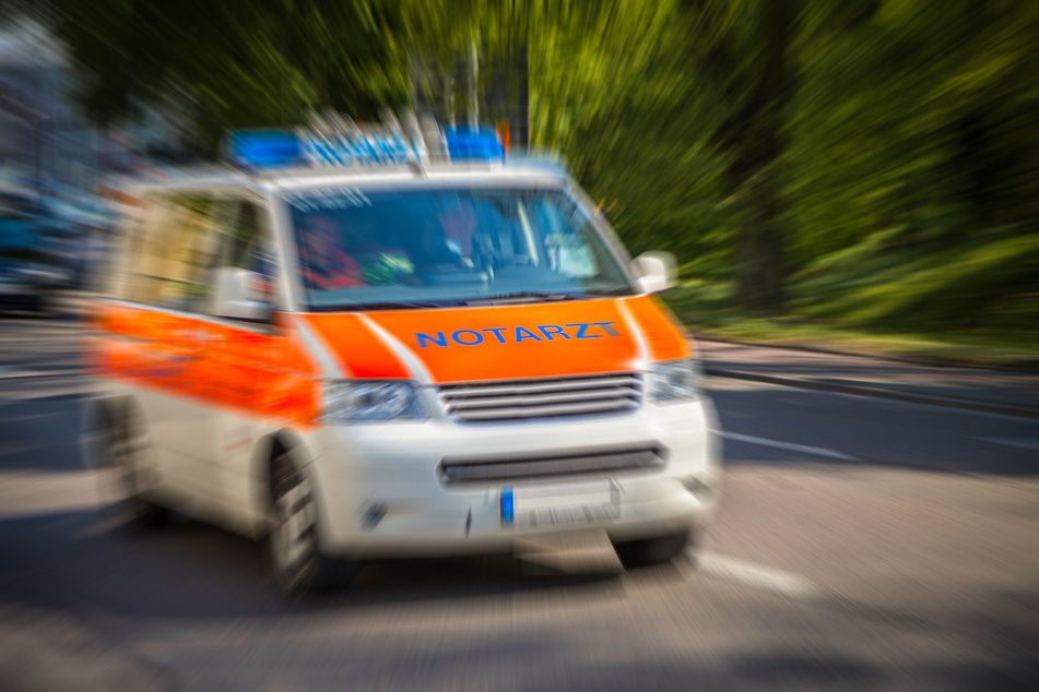 Ein Pedelec-Fahrer (46) stürzte in Penig (Landkreis Mittelsachsen) von seinem Fahrrad. Der Rettungsdienst konnte nichts mehr für den Mann tun - er starb noch am Unfallort (Symbolbild).