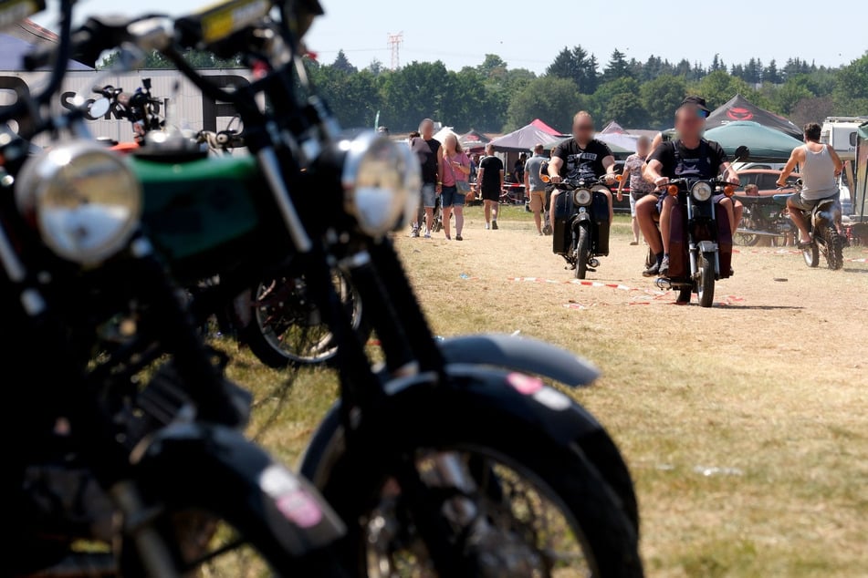 Das Simson-Treffen fand auf dem Flugplatz in Zwickau statt.