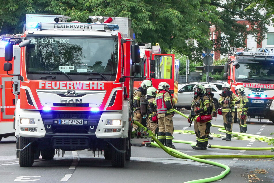 Mehrere Löschzüge waren vor Ort um den Brand zu löschen.