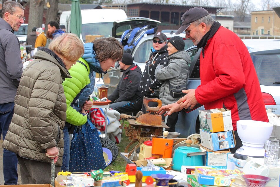 Dem Trödelmarkt am Cottaweg könnt Ihr das ganze Wochenende über einen Besuch abstatten. (Symbolbild)