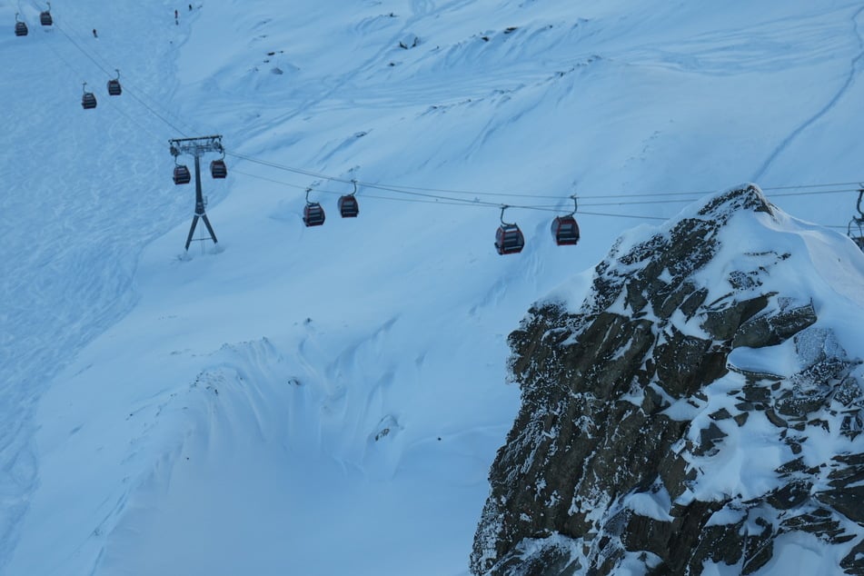 Abseits der Piste: Vater stirbt bei Skiausflug mit 15-jährigem Sohn