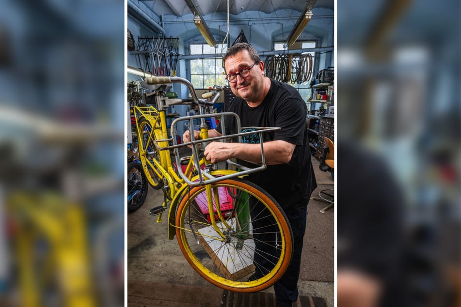 Alexander Feller montiert einen Korb an einem Diamant-Fahrrad der Post.