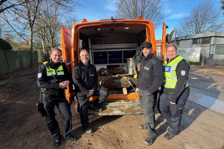 Das Foto zeigt Sarah Kück (Einsatzleitung Kommunaler Ordnungsdienst der Stadt Köln), Marcel Biewald (KBD), Michael Hilgers (KBD) und Nadine Kordowski (KOD).