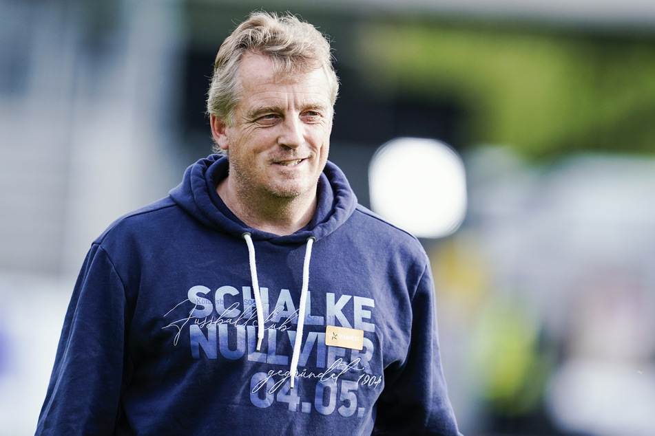 Mike Büskens (54) ist aktuell noch Co-Trainer bei Schalke, er könnte nun vorerst zum Interimscoach aufsteigen - wieder einmal.