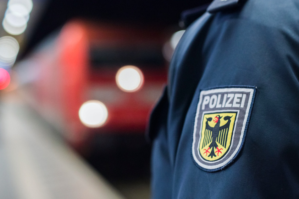 Die Bundespolizei sucht nach den beteiligten Tätern in Augsburg. (Symbolbild)