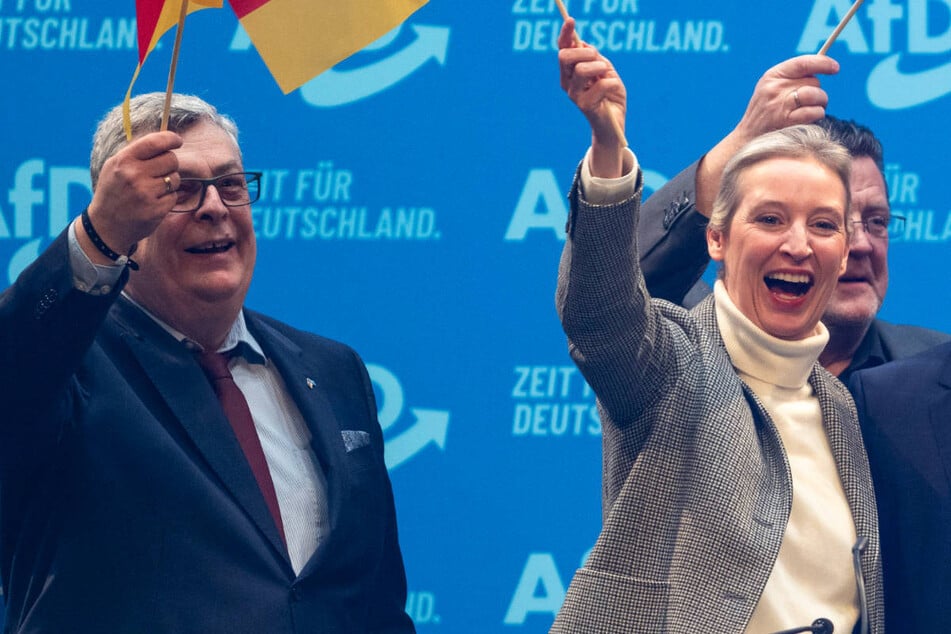 AfD-Chefin Alice Weidel (46, r.) und Schatzmeister Carsten Hütter (60) dürfen sich über ein gewaltiges Erbe freuen.