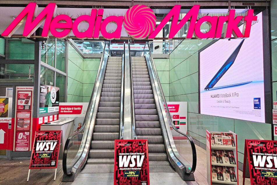 MediaMarkt Hamburg-Altona (im Bahnhof Altona) - Paul-Nevermann-Platz 15.