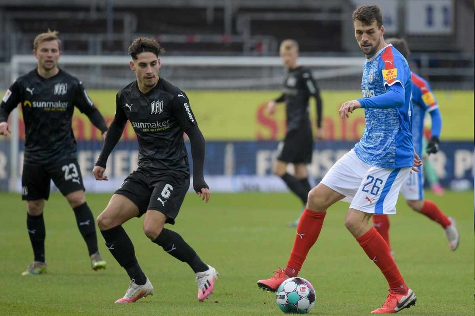 Jonas Meffert (26) spielte in der vergangenen Saison für Holstein Kiel und folgt nun seinem Ex-Trainer Tim Walter (45) zum Hamburger SV.