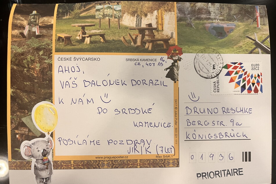 Jirik und seine Mutter Magda (42) schickten Bruno eine Ansichtskarte nach Königsbrück.