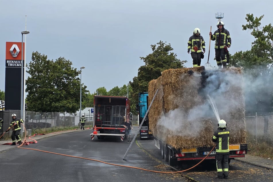 Der Fahrer hatte seine Zugmaschine zuvor vom Sattelauflieger getrennt.