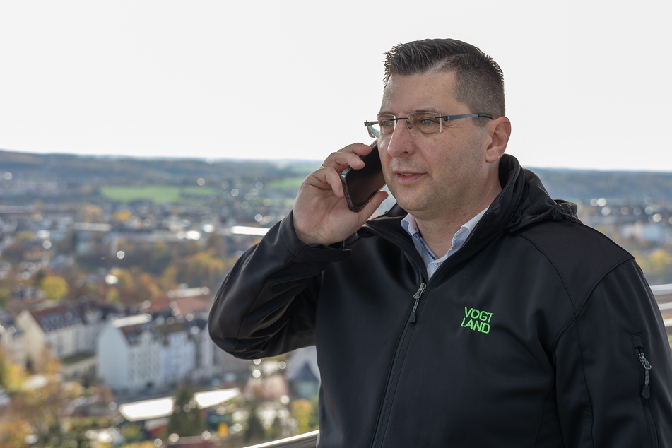 Landrat Thomas Hennig (45, CDU) rief die Entsorger zum Krisengipfel.