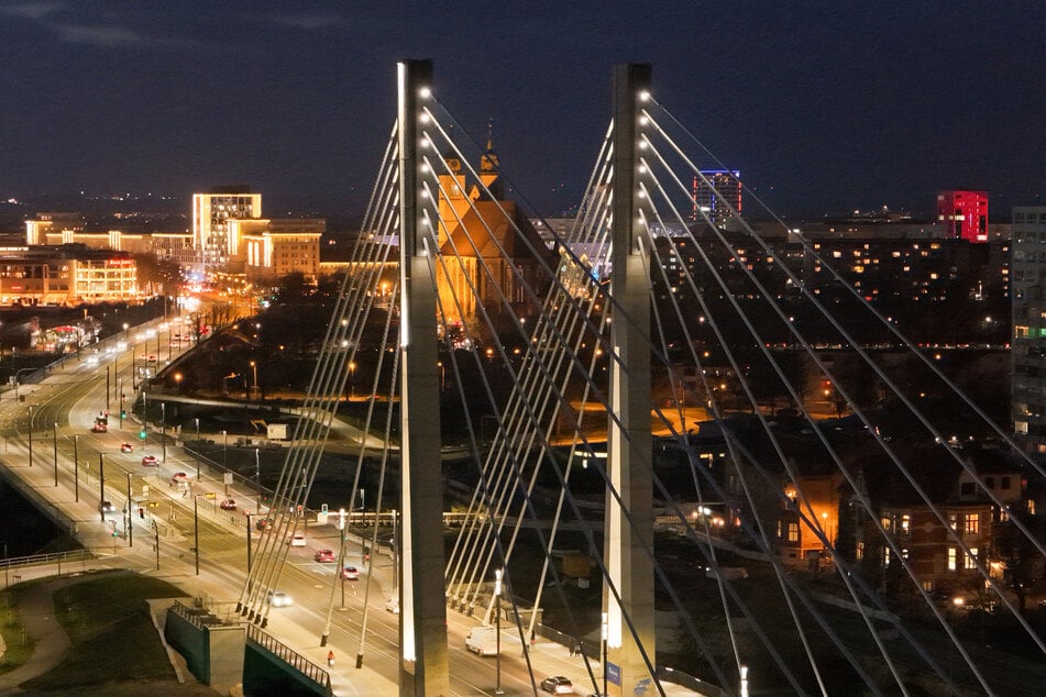 Beispielsweise soll das Umfeld des Strombrückenzugs fertiggestellt werden.