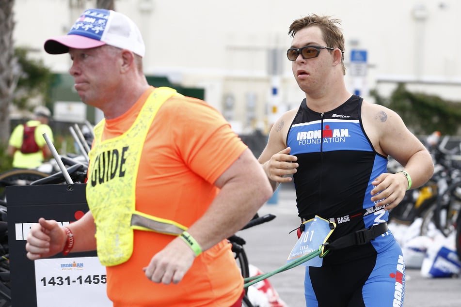 Für die 3,86 Kilometer Schwimmen, 180,2 Kilometer Radfahren und 42,2 Kilometer Laufen benötigte Chris Nikic beim Ironman Florida 16:46:09 Stunden.