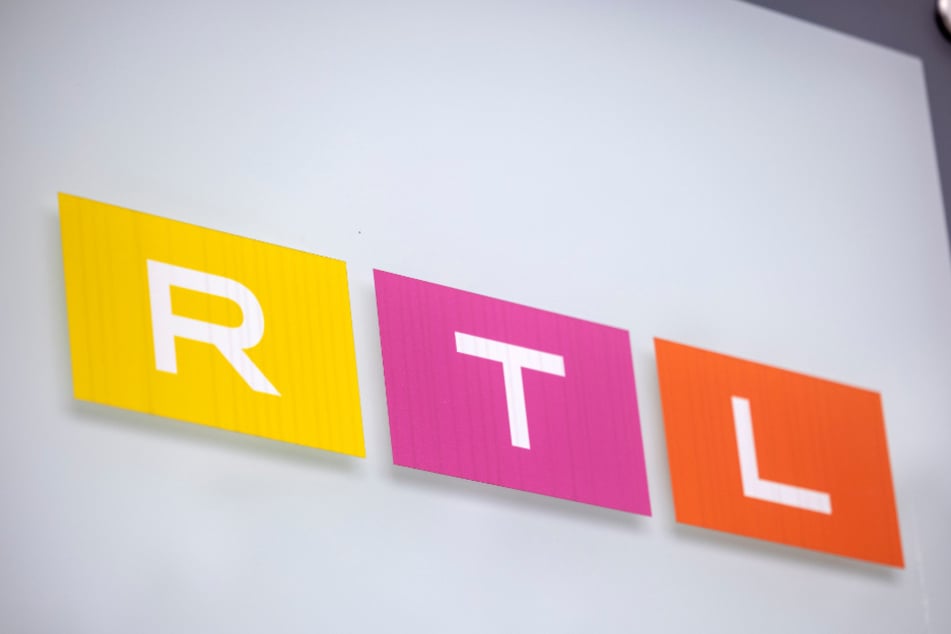 Zusammengerechnet mit dem Stellenabbau Ende 2025 trennt sich RTL von 1100 Mitarbeitenden.