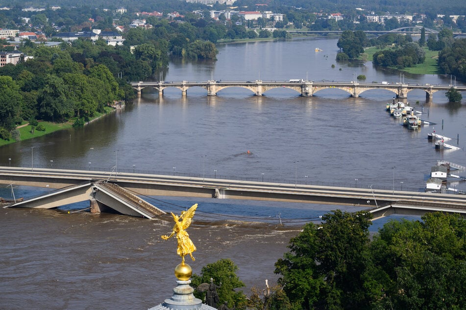 Die marode Carolabrücke in Dresden stürzte im September teilweise in die Elbe.