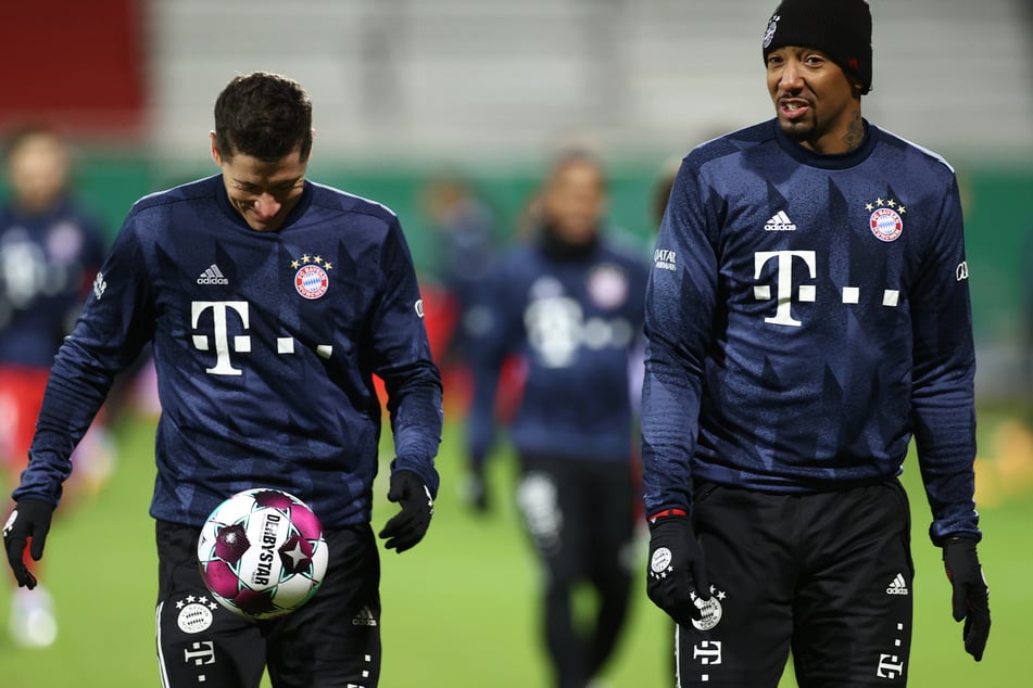 Jérôme Boateng (r.) wird am Samstag wieder mit im Kader des FC Bayern stehen. (Archivbild)