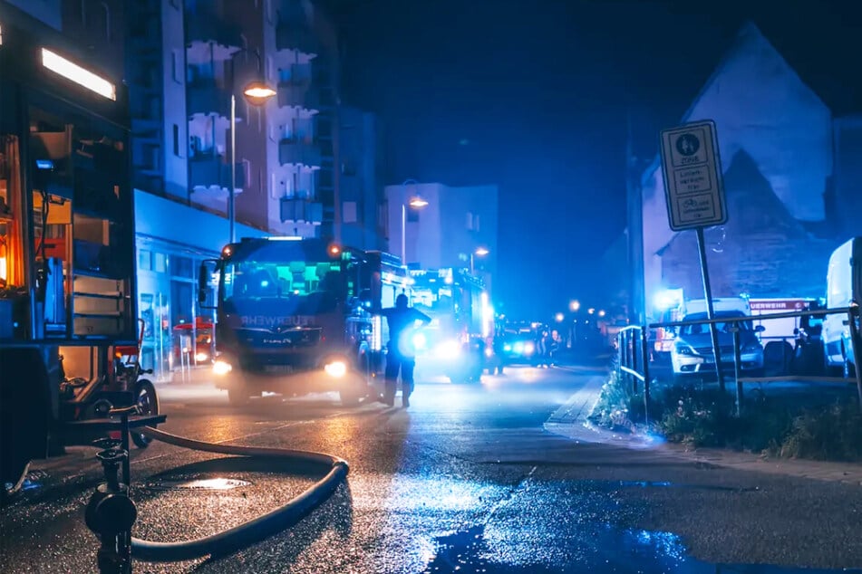 Die Burgstraße war am frühen Montagmorgen in Blaulicht getaucht. Rund drei Stunden dauerte der Einsatz.
