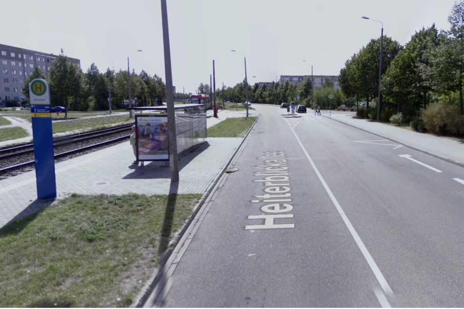 Auf der Heiterblickallee im Leipziger Stadtteil Paunsdorf kam es am Mittwochnachmittag zu einem Unfall, bei dem ein achtjähriges Mädchen schwer verletzt wurde.