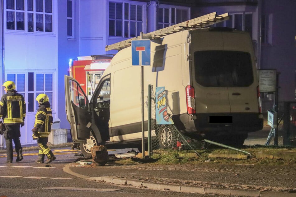 Ein Transporter war in Spremberg von der Muskauer Straße abgekommen und in einen Zaun gerast.