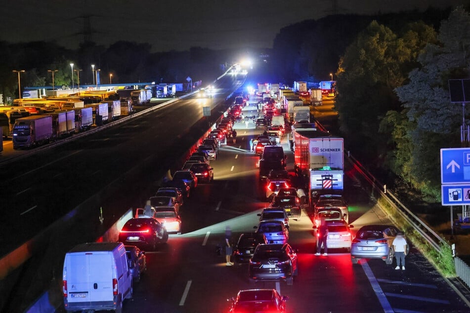 Bereits unmittelbar nach dem Crash bildete sich ein kilometerlanger Stau.