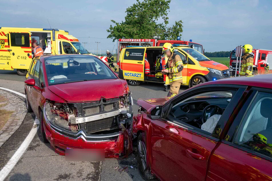 Auf der Kreuzung K8293/Geringswalder Straße knallten am Montagmorgen zwei Autos zusammen.