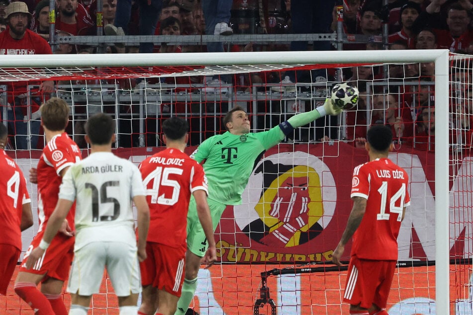 Der war wohl haltbar: Manuel Neuer kann den Treffer von Arda Güler aber nicht verhindern.