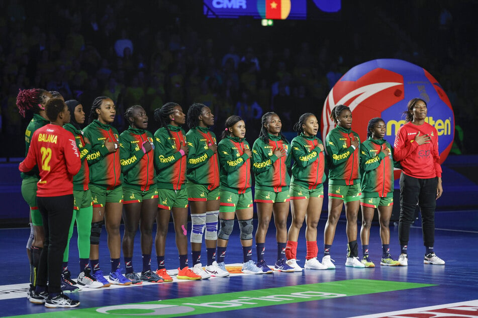 Die Handball-Nationalmannschaft der Frauen aus Kamerun steht überraschend und zum ersten Mal in der Geschichte in einer WM-Hauptrunde.