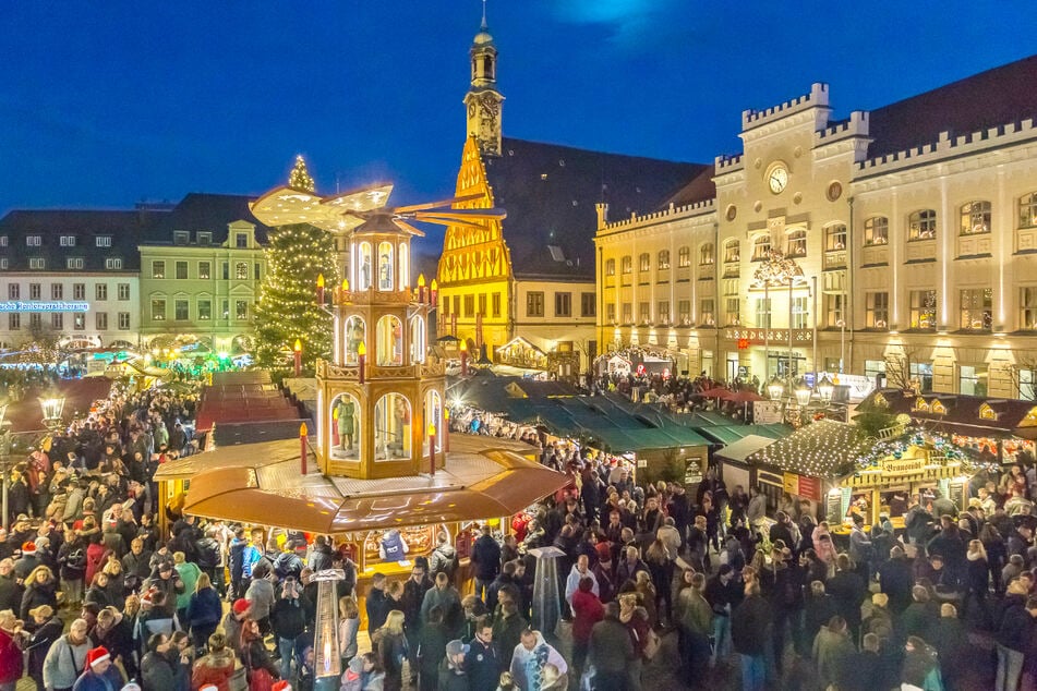 Mit Bus und Bahn bequem zum Weihnachtsmarkt-Zauber? So klappt's ganz einfach