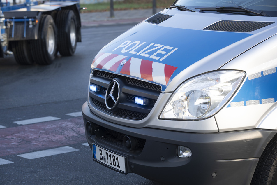 Die Berliner Polizei sucht nach den unbekannten Flüchtigen. (Symbolbild)