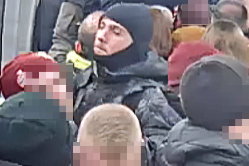 Wer kennt diesen Mann und kann der Polizei helfen?