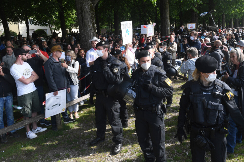 Von Beginn an waren die Maßnahmen der Regierung von Protesten begleitet. (Archiv)
