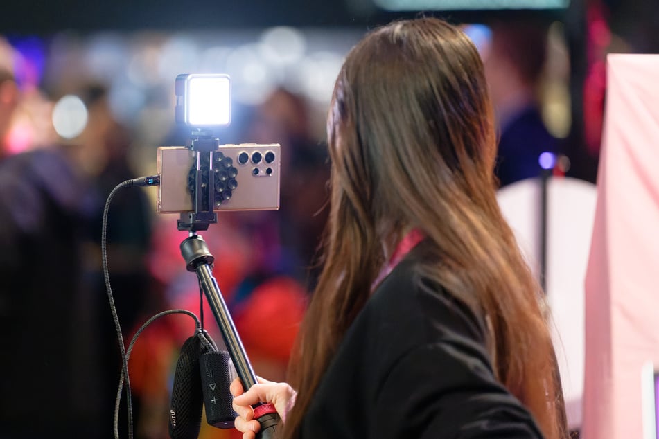 Auch zahlreiche Besucher der VideoDays Festival Awards nutzen die Möglichkeit, ihre Follower auf dem Laufenden zu halten.