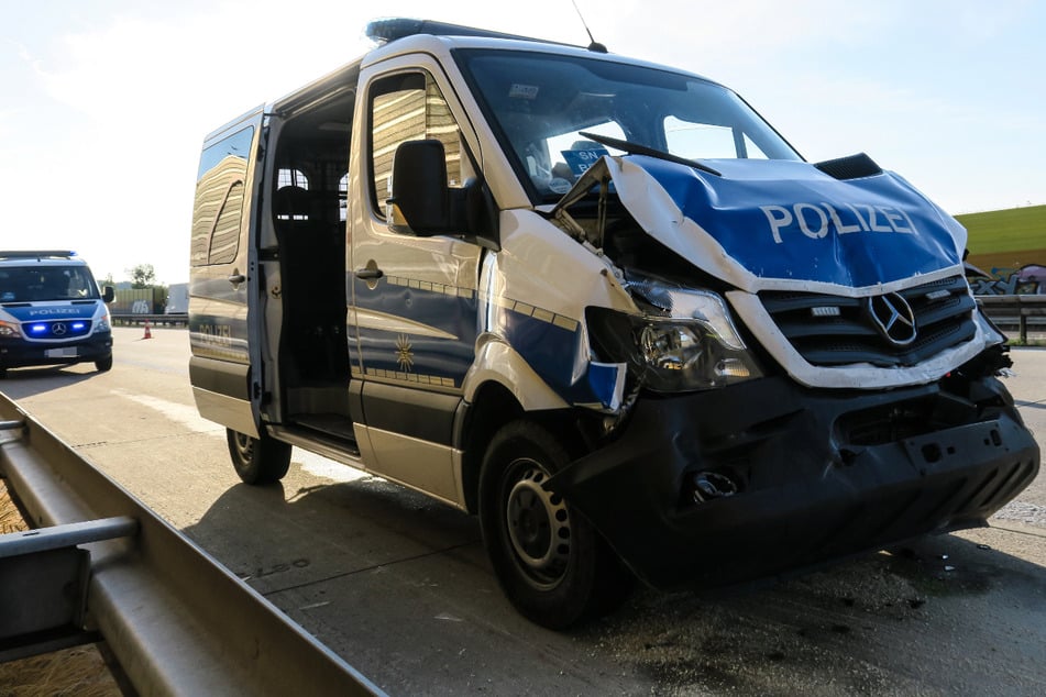 Kolonnen-Fahrt endet für Polizei auf A72 mit fünf teils schwerverletzten Beamten
