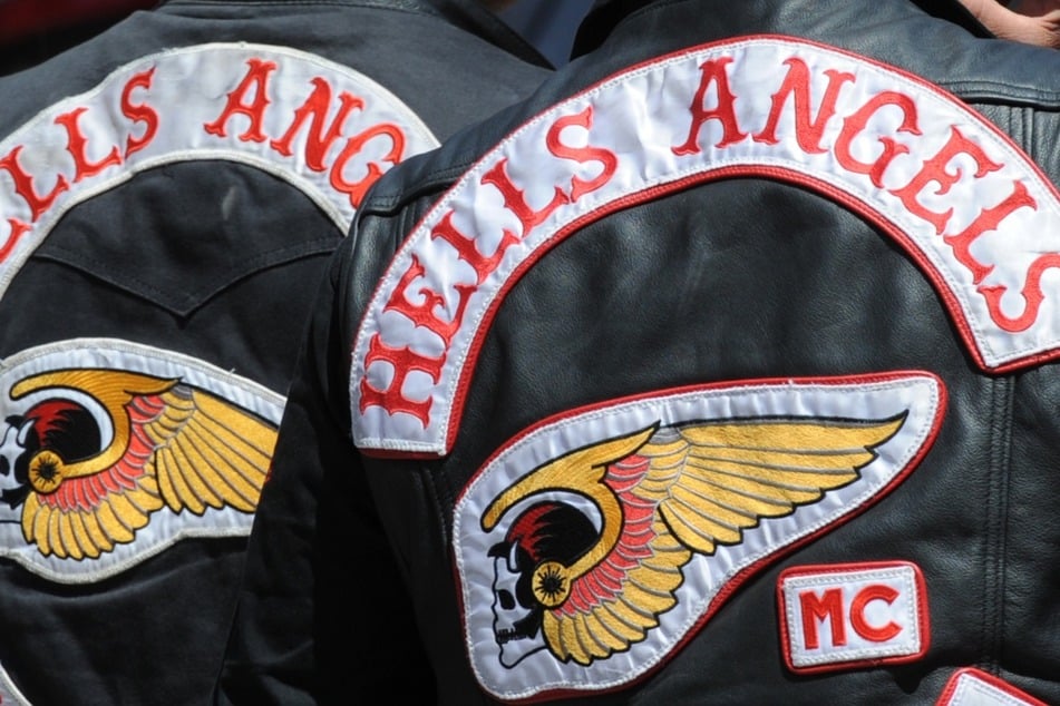 Etwa 200 Polizisten haben anlässlich eines neuen Clubheims der Rockergruppe "Hells Angels" in Oberbayern umfangreiche Kontrollen durchgeführt.