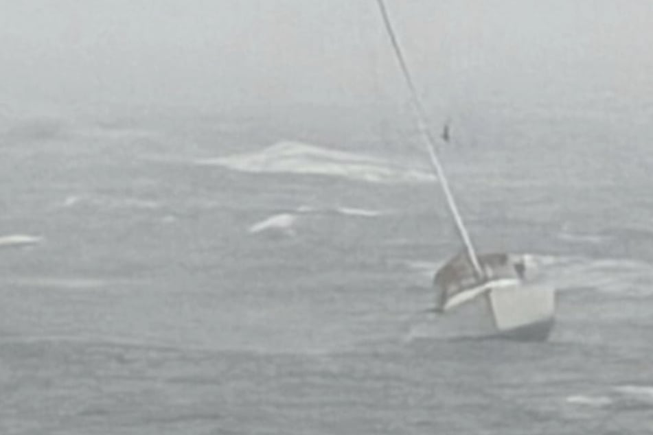 Lebensgefahr! Marineflieger retten Segler aus Nordseesturm