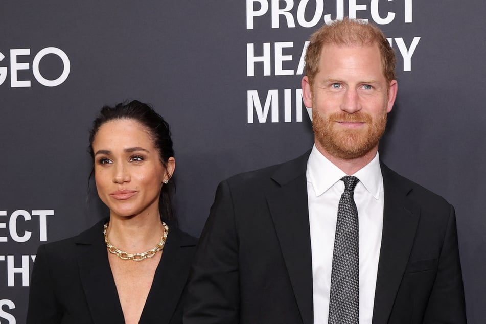 Meghan Markle (l.) and Prince Harry have teamed up with a high-profile Hollywood PR firm.