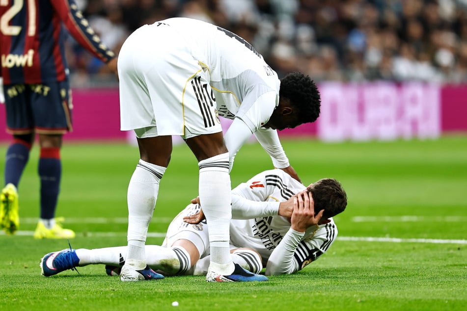 Ein Zoff zwischen Aurélien Tchouaméni (26, l.) und Federico Valverde (27, r.) soll so weit eskaliert sein, dass am Ende der Nationalspieler Uruguays ein Schädel-Hirn-Trauma erlitt.