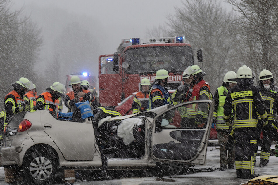 Drei Menschen wurden bei einem Unfall bei Lehrberg am Samstagnachmittag verletzt.