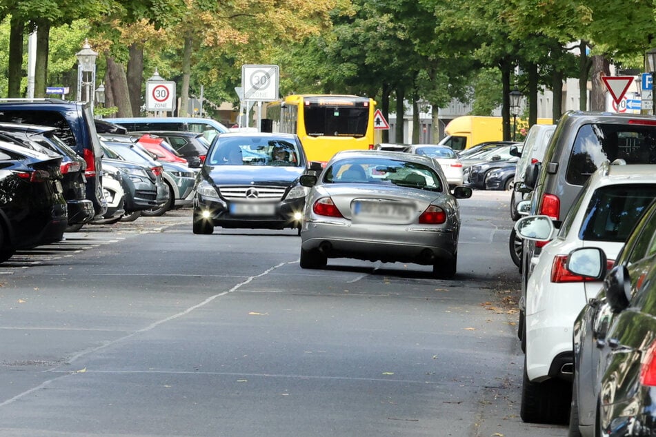Der Stresemannplatz ist derzeit auch eine Durchfahrtsstrecke: Auf der Krenkelstraße und der Lipsiusstraße (führen beide zum Stresemannplatz) zählte die Stadt zuletzt 3900 Autos pro Tag.
