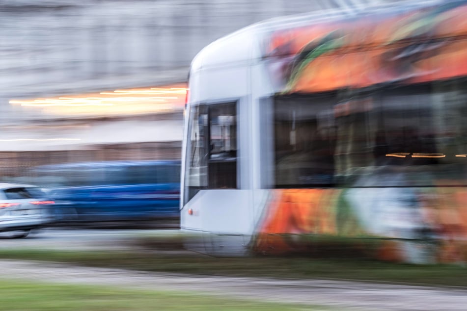 Zahlreiche Leipziger nutzen jeden Tag den ÖPNV über die KarLi, um zwischen dem Süden und dem Zentrum zu pendeln.