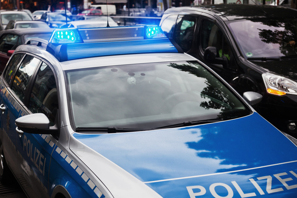 Massen-Unfall: Rentnerin verliert Kontrolle und kracht in 7 Autos