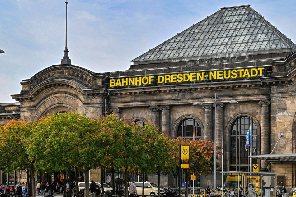 Dresden: Randale am Bahnhof Neustadt: Mann dreht im Warteraum völlig frei