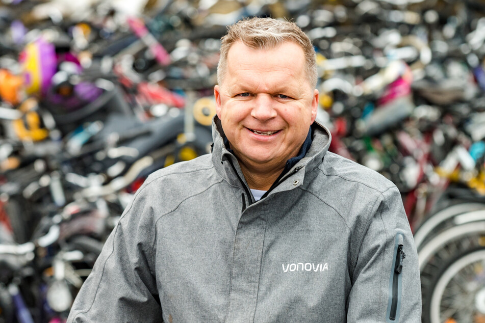 Regionalleiter Matthias Laser (45) stellte die Teamleistung in den Vordergrund: Ein halbes Jahr wurden Schrott-Fahrräder bei Vonovia gesammelt.