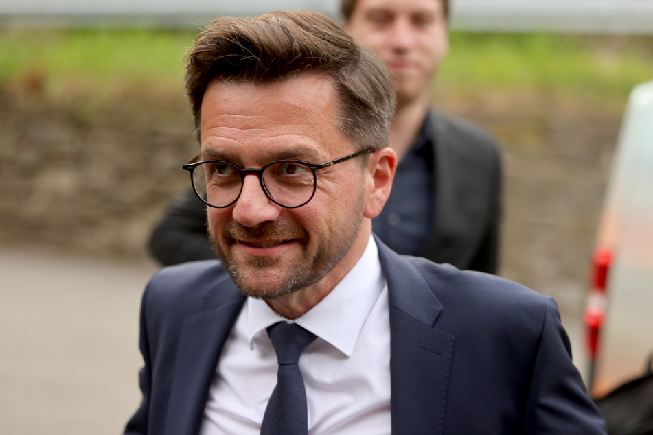 SPD-Spitzenkandidat Thomas Kutschaty (53) will bei einem Wahlsieg die Polizei in NRW stärken und Krankenhäuser erhalten.
