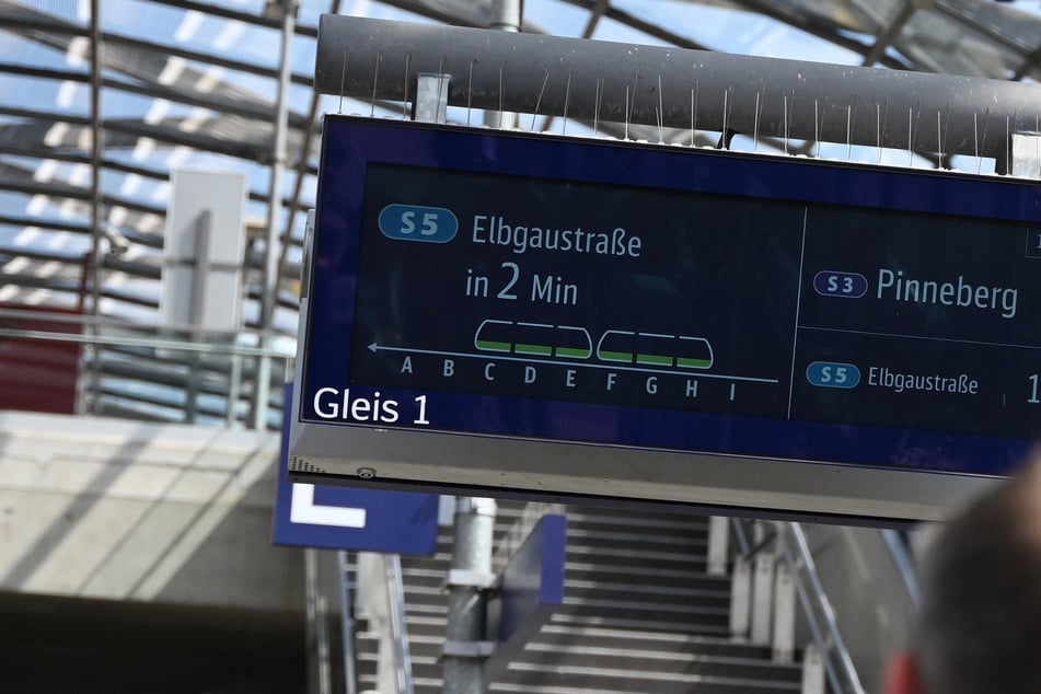 Mit dem Einsatz der Auslastungsanzeige mit dem Projektnamen "DB Lightgate" sollen Fahrgäste erkennen, in welchem Wagen besonders viele freie Plätze sind.
