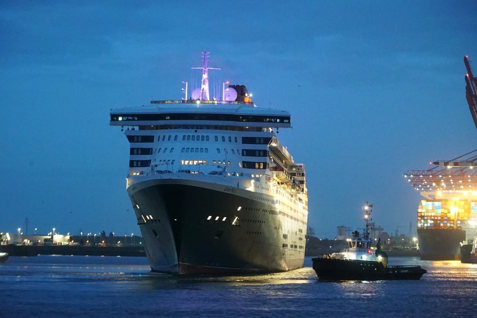 Am frühen Sonntagmorgen ist die "Queen Mary 2" in Hamburg eingelaufen.