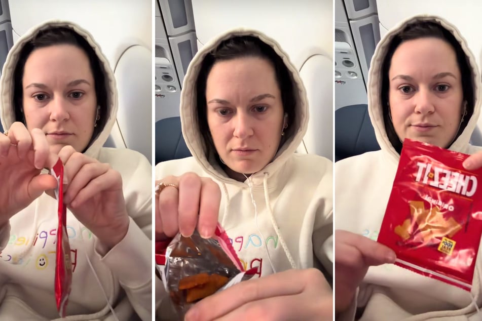 Frau öffnet Snack im Flugzeug: Als sie in die Tüte schaut, traut sie ihren Augen kaum