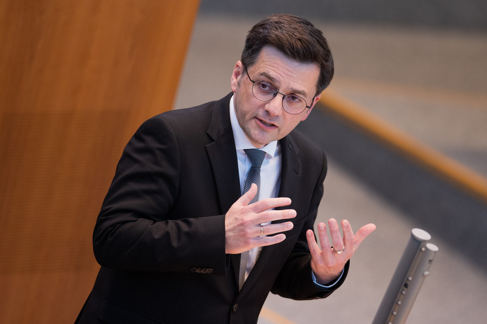 SPD-Chef Thomas Kutschaty spricht sich für eine baldige Öffnung der Gastronomie in NRW aus.